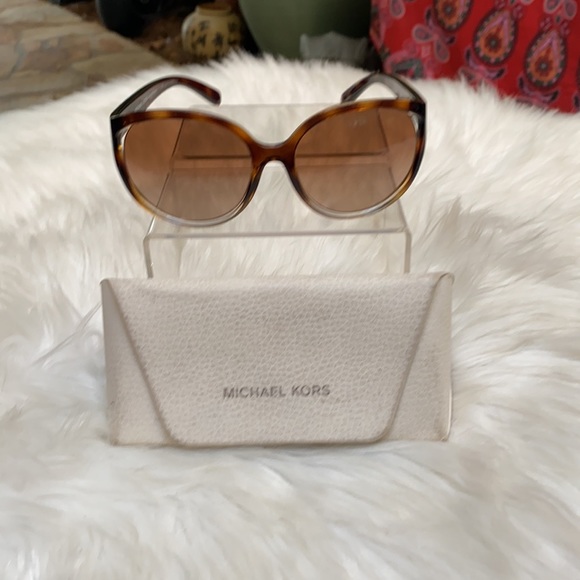 🤎🤎MICHAEL KORS TORTOISESHELL SUNGLASSES🤎🤎 - Picture 5 of 5